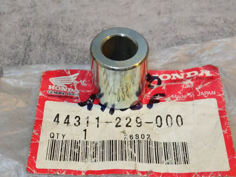 Entretoise axe roue avant droite Honda 44311-229-000