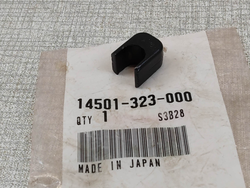 Silentbloc de lame tendeur distribution CB250 CB360G CB400F HONDA 14501-323-000