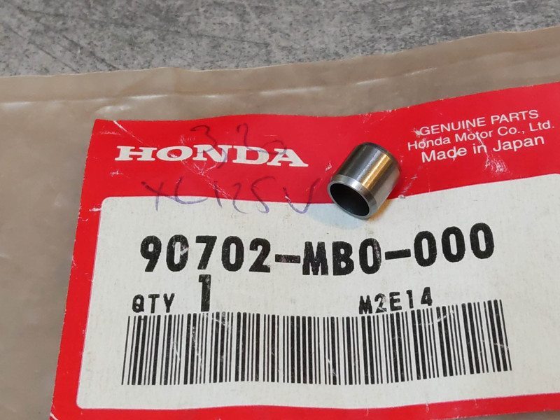 Broche goujon 8x8 mm CBR1000F VFR750R RC30 CBX750 HONDA 90702-MB0-000