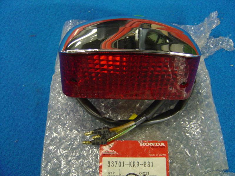 Feu arrière complet Honda CA125 Rebel 95 - Réf. 33701KR3631