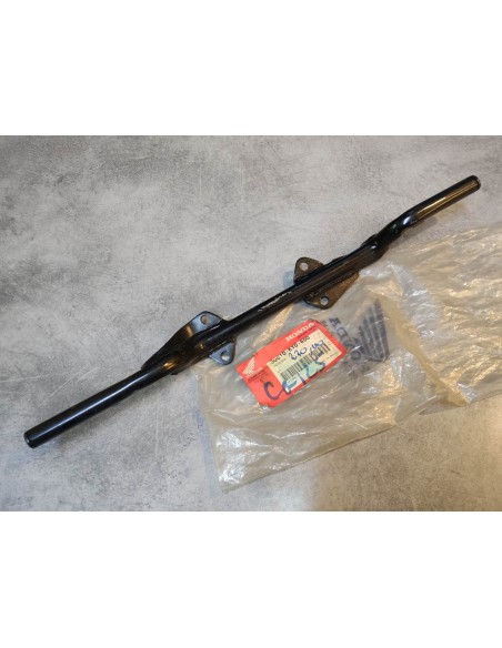 Barre repose pieds pour CG125 95/97 HONDA 50610-KY0-600
