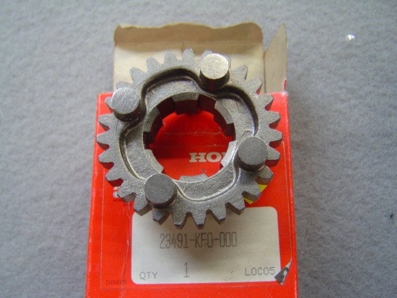 Pignon 5ème arbre de sortie boîte Honda XR350 27dts