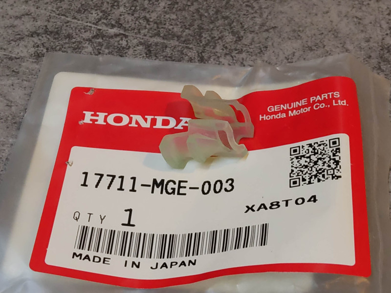 Clip de fixation CB1300 VFR1200 CBR125RW HONDA 17711-MGE-003