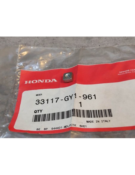 Ecrou carré SA50 SJ100 SJ50 SK50 HONDA 33117-GY1-961