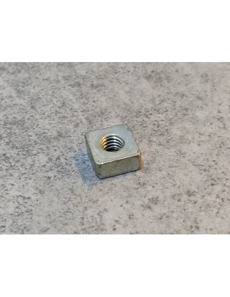 Ecrou carré SA50 SJ100 SJ50 SK50 HONDA 33117-GY1-961