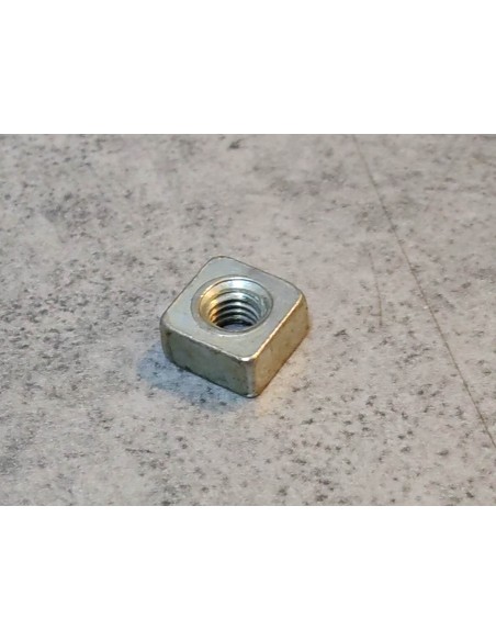 Ecrou carré SA50 SJ100 SJ50 SK50 HONDA 33117-GY1-961