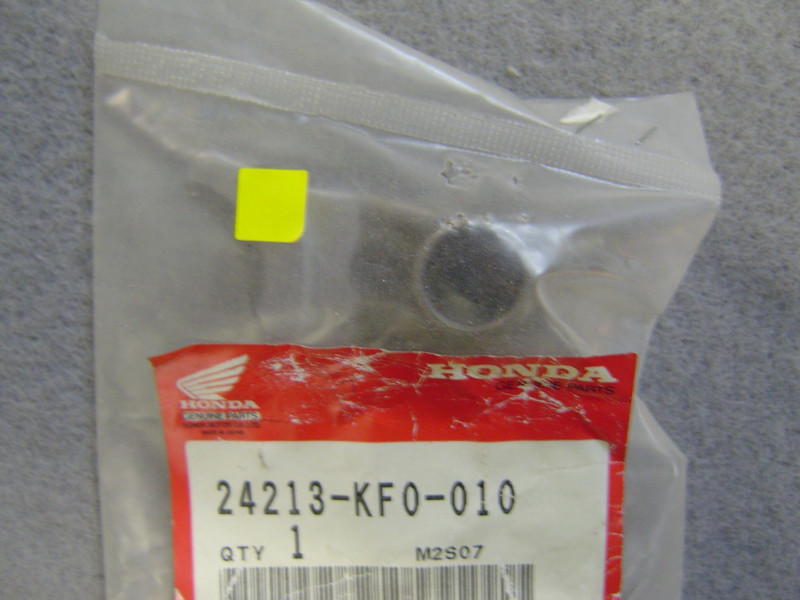 Fourchette de boîte centrale Honda 24213KF0010