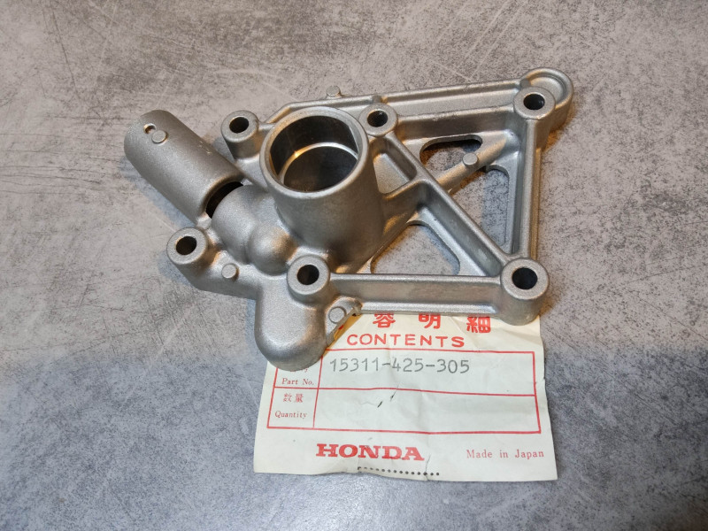 Corps de passage d'huile de CB750KZ/LZ/KA/KB CB750CA/CB/CC HONDA 15311-425-305