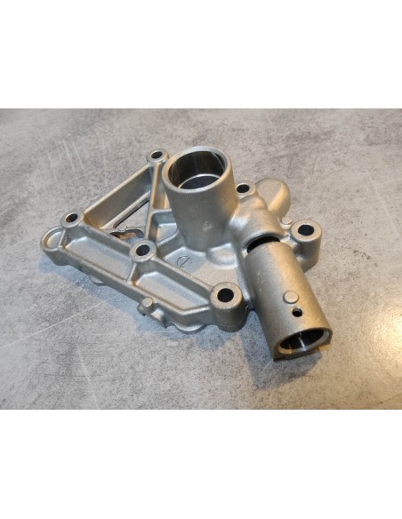 Corps de passage d'huile de CB750KZ/LZ/KA/KB CB750CA/CB/CC HONDA 15311-425-305