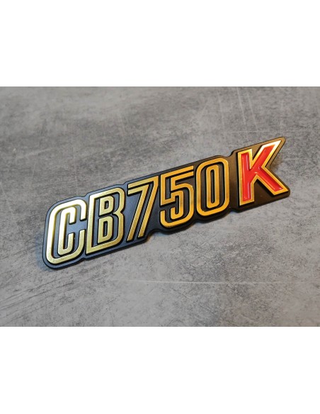 Logo de cache latéral pour CB750KZ coté gauche ou droit HONDA 87127-425-670