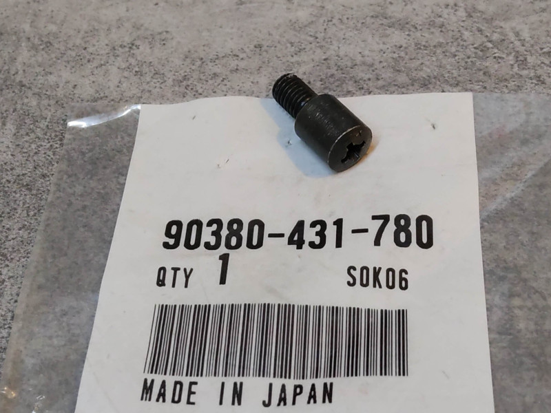 Vis épaulée M5 x 8 de clignotant