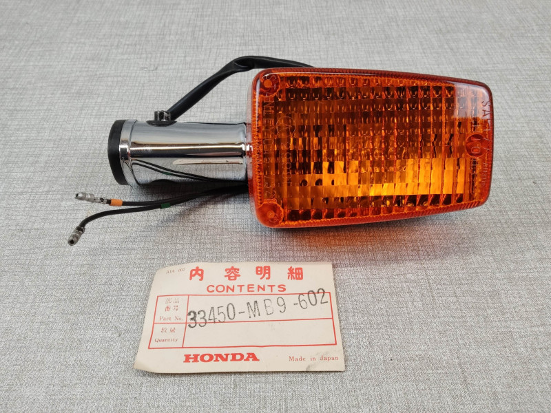 Clignotant avant gauche GL1100 C HONDA 33450-MB9-602