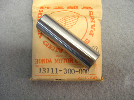 Axe de piston Honda CB750 CB900F 13111-300-000 D15x53mm