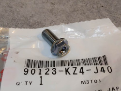 Boulon de bride 8x18 mm HONDA 90123-KZ4-J40