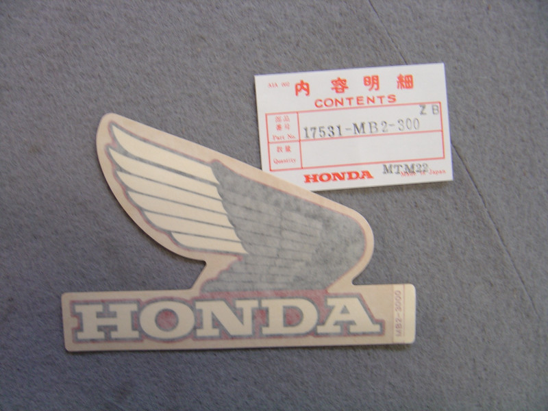 Décors réservoir Honda VF750F 83/84 Type 2 – Réf. 17531MB2300ZB