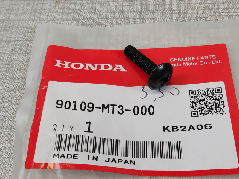Vis M5x20 tète bombée noire empreinte cruciforme honda 90109-MT3-000