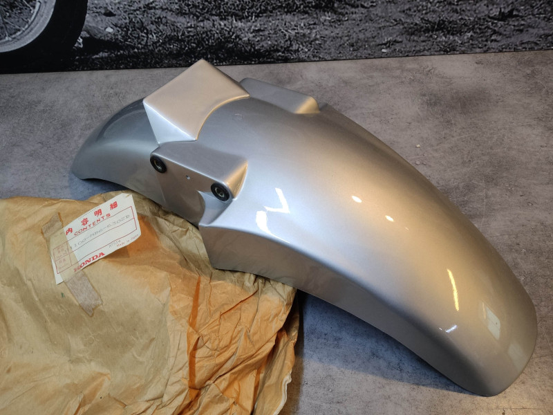 Garde boue avant pour modèle VF1000F 1984/85 HONDA 61100-MB6-630ZB
