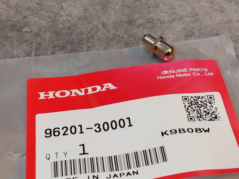 Graisseur pour axe de bras oscillant ou mécanisme d'embrayage HONDA 96201-30001