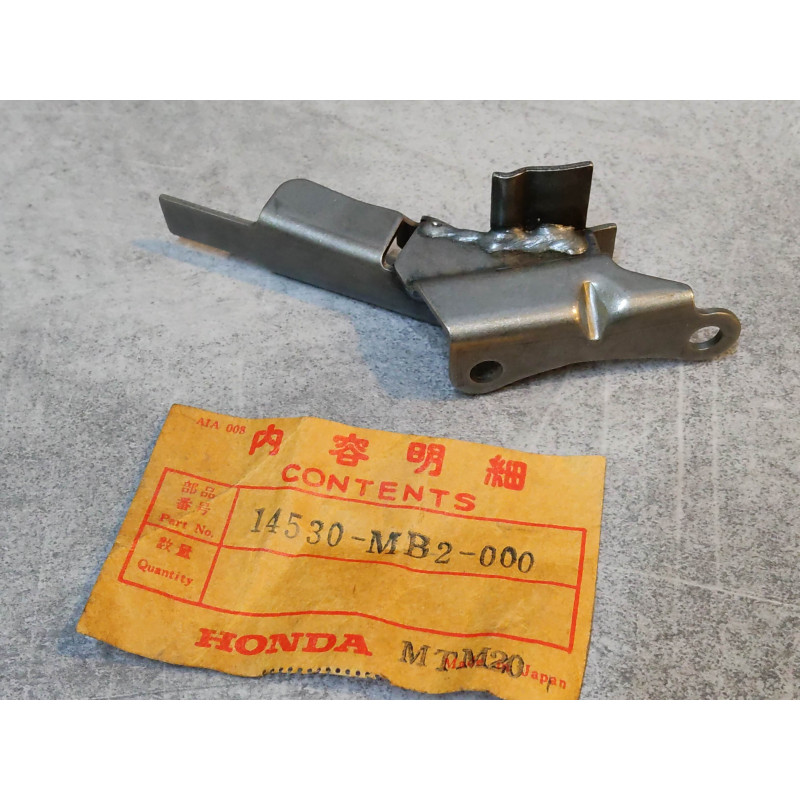 Tole guide inferieure du patin A distribution VF750F 83-85 HONDA 14530-MB2-000