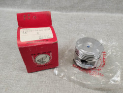 Un piston cote standard pour CBX400 neuf origine HONDA 13101-MA6-000