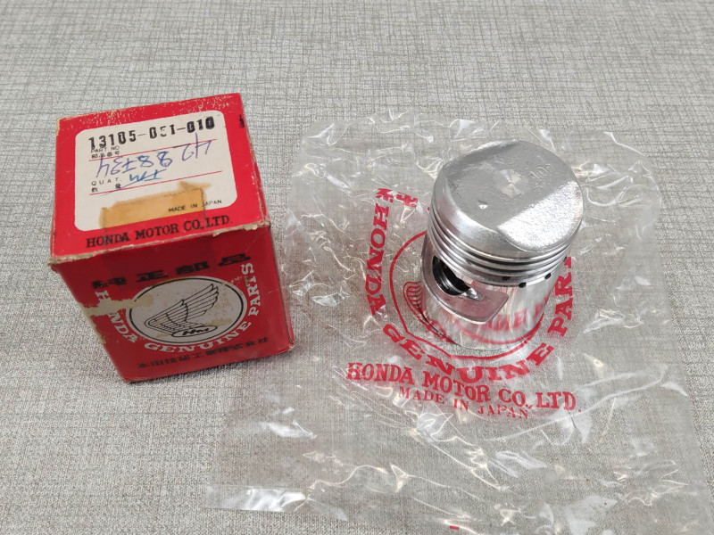 piston cote +1mm pour SS50 neuf origine HONDA 13105-051-010