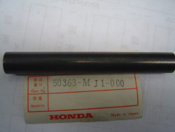 Tube entretoise fixation moteur avant pour CBX750 1984