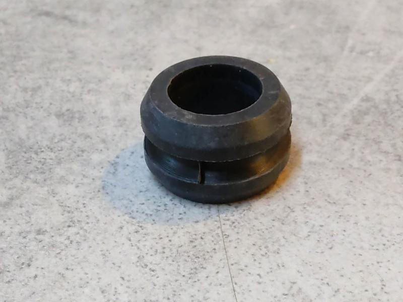 Caoutchouc ADAPTABLE passe durite montage frein CB750 FOUR Honda 45146-300-000P
