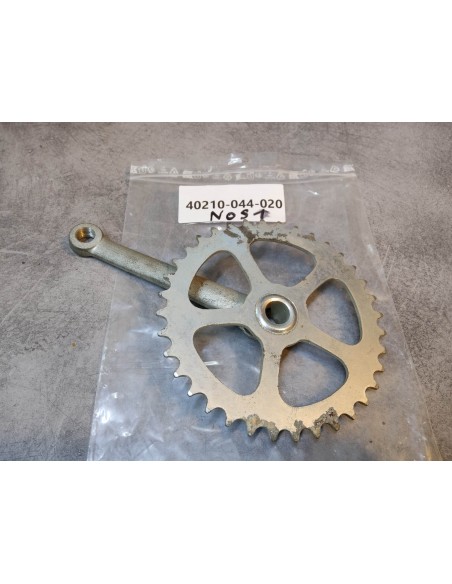 Pédale coté droit de P50 NEW OLD STOCK HONDA 40210-044-020NOS1