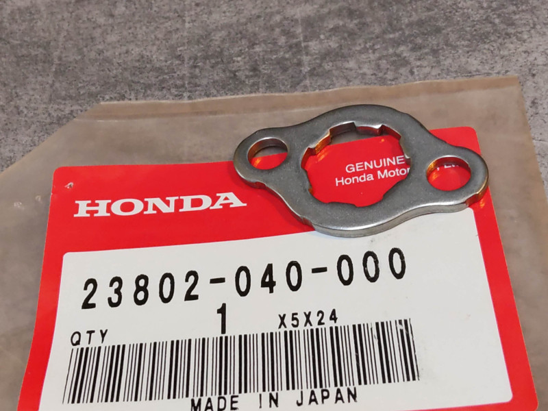 Plaque d'arret pignon sortie de boite ST70 CF50 C70/90 CR80R HONDA 23802-040-000