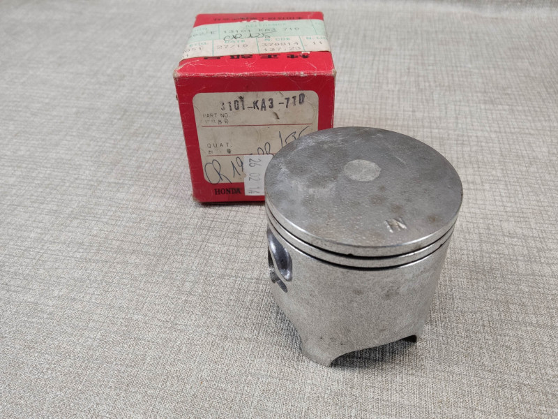 Piston cote standard pour modèles CR125RC/RD 82/83 idem références 13101KA3000
