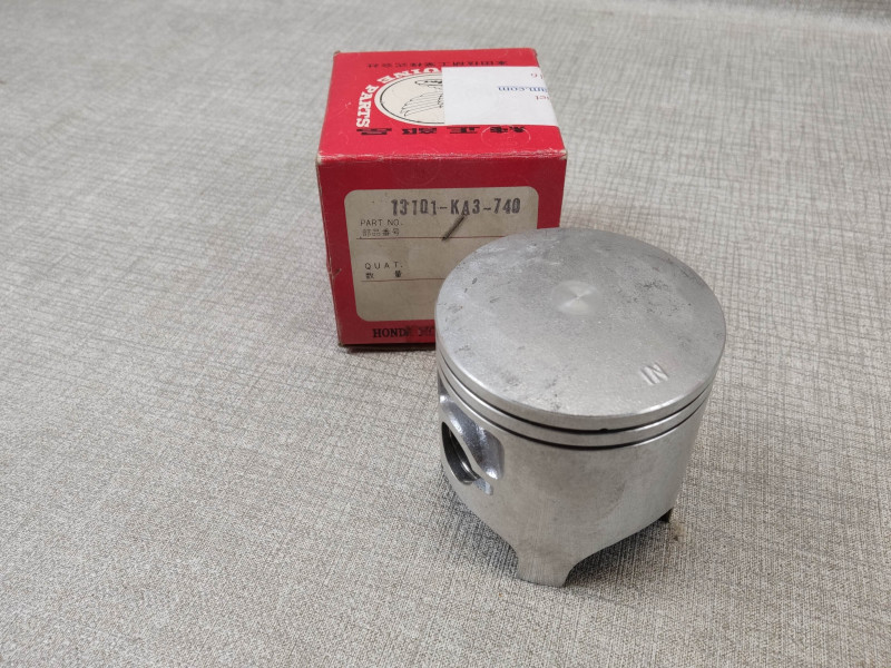 Piston cote standard pour modèles CR125R 80/84 idem références 13101KA3710 13
