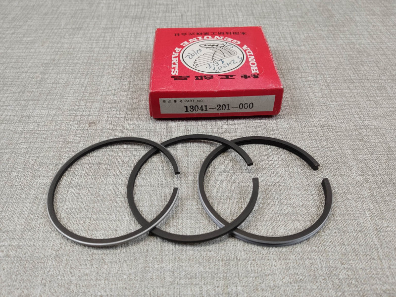 Jeu de segments cote +0.75mm pour 2 pistons CA95 BENLY HONDA 13041-201-000