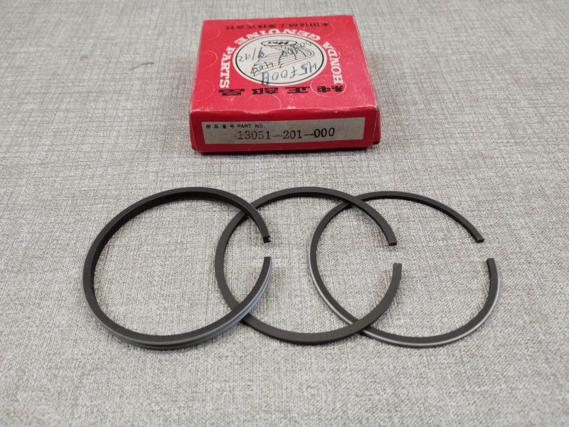 jeu de segments +1mm pour CA95 BENLY HONDA 13051-201-000  13051-030-000