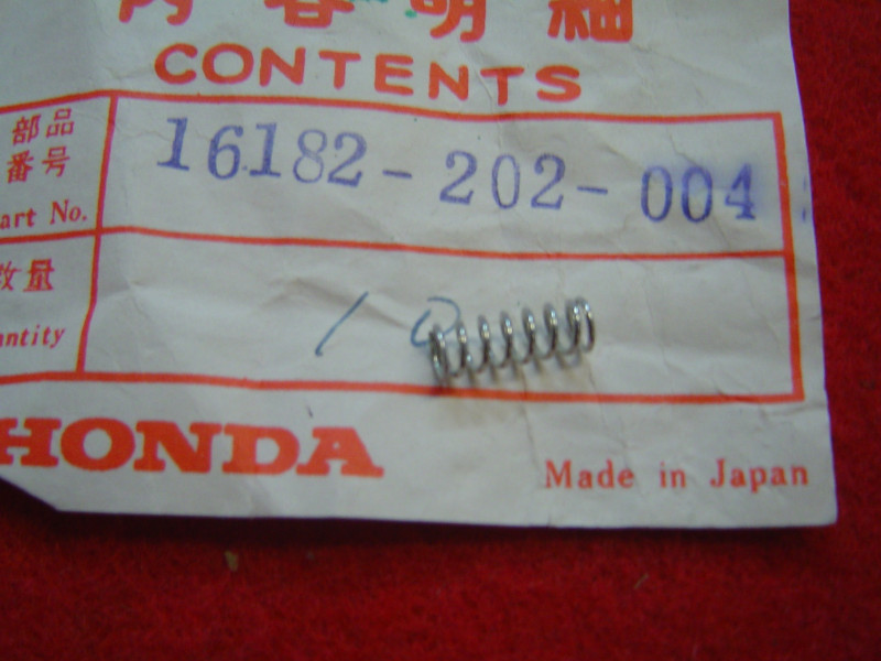 Ressort Vis de Ralenti Honda C95 – Réf. 16182202004