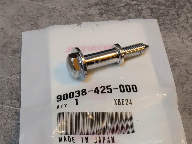 1 Vis epaulée 6x37 cache culbuteur CB750KZ à KC CB750CA à CC HONDA 90038-425-000