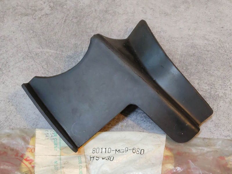 Bavette coté droit GL1200 L/A/I/D/SEI HONDA 80110-MG9-680