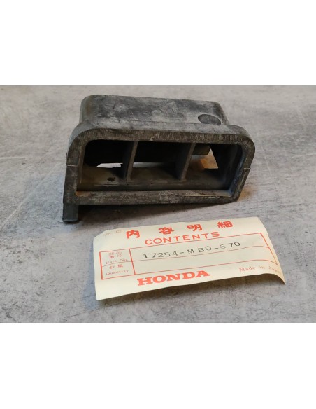 Conduit d'entrée d'air coté droit VF750S SABRE 1982 HONDA 17254-MB0-670