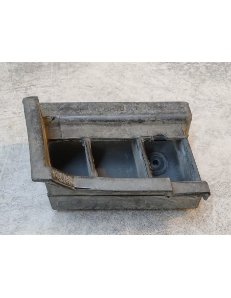 Conduit d'entrée d'air coté droit VF750S SABRE 1982 HONDA 17254-MB0-670