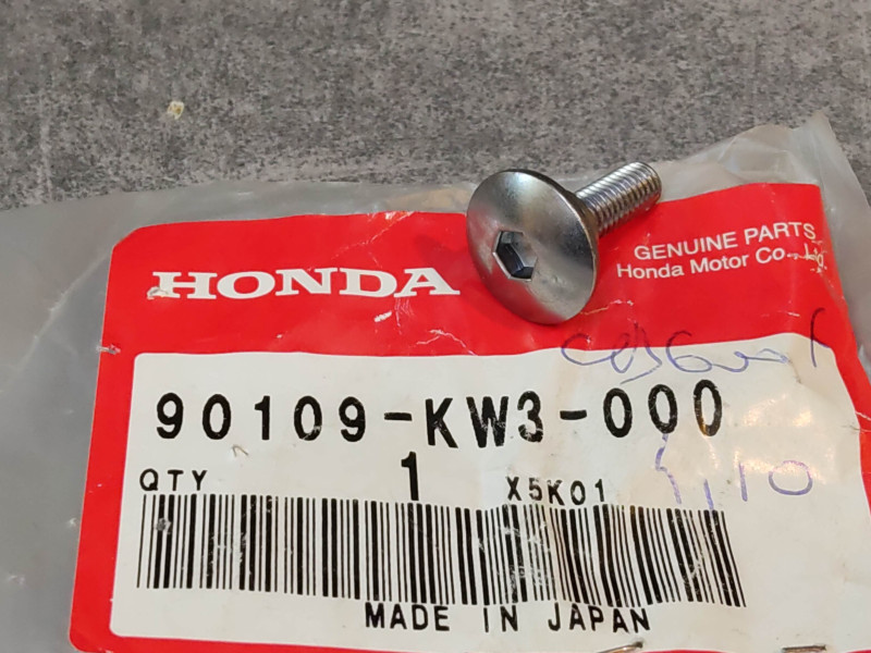 Vis BTR spéciale épaulée 5x17 mm HONDA 90109-KW3-000