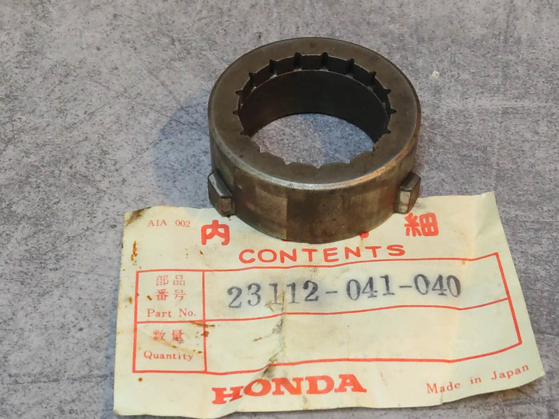 Pignon entrainement primaire ST50/70 DAX Z50 C50M HONDA 23112-041-040
