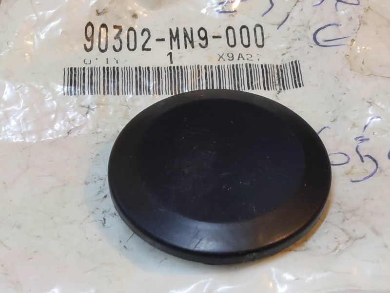 Bouchon plastique d axe de bras oscillant NX500 NX650 GL1500 HONDA 90302-MN9-000