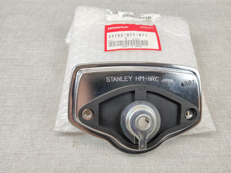 Base chromée feu arrière Honda CB Four - Réf. 33703-077-671