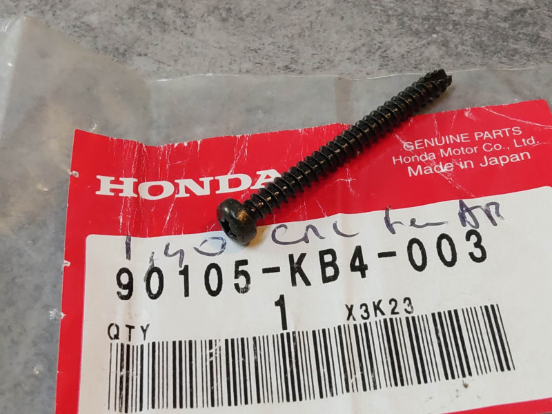 Vis auto taraudeuse 4x40 de cabochon feu AR HONDA 90105-KB4-003