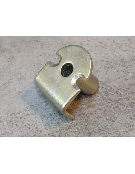 Entretoise de repose-pieds arrière KAWASAKI 92027-1732