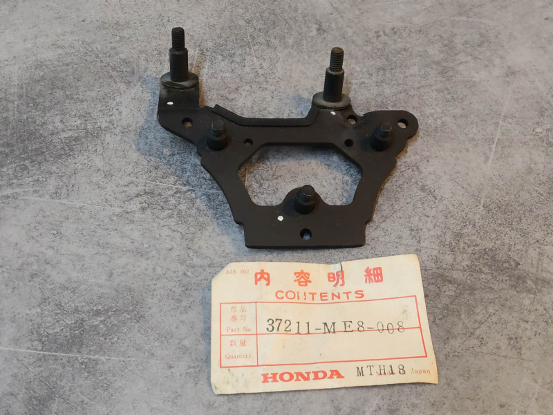 Support des compteurs CX650 C VT500 C 1983/1984 HONDA 37211-ME8-008