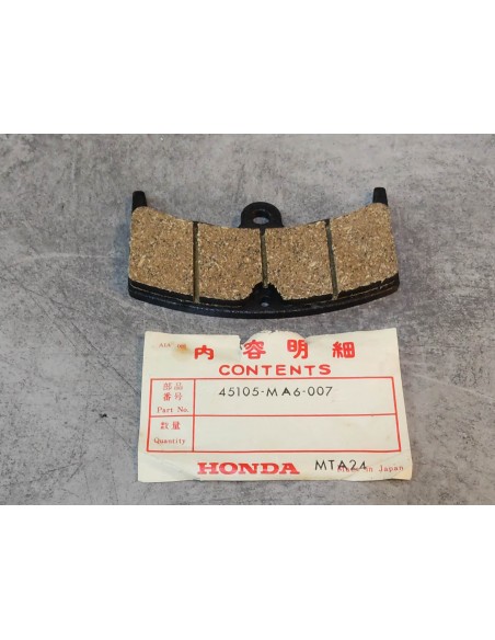UNE plaquette de frein AV/AR VF400 CBX400/550 VT250/400/500 HONDA 45105-MA6-007