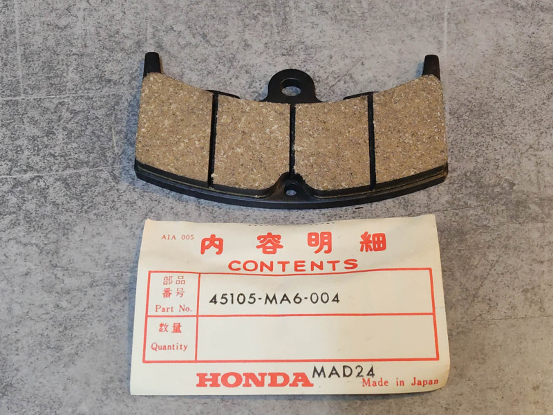 UNE Plaquette frein AV/AR CBX400/550F/F2 VF400FD VT500ED HONDA 45105-MA6-004
