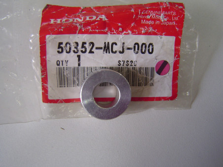 Entretoise B fixation moteur Honda CBR900 00-03 | 50352MCJ000