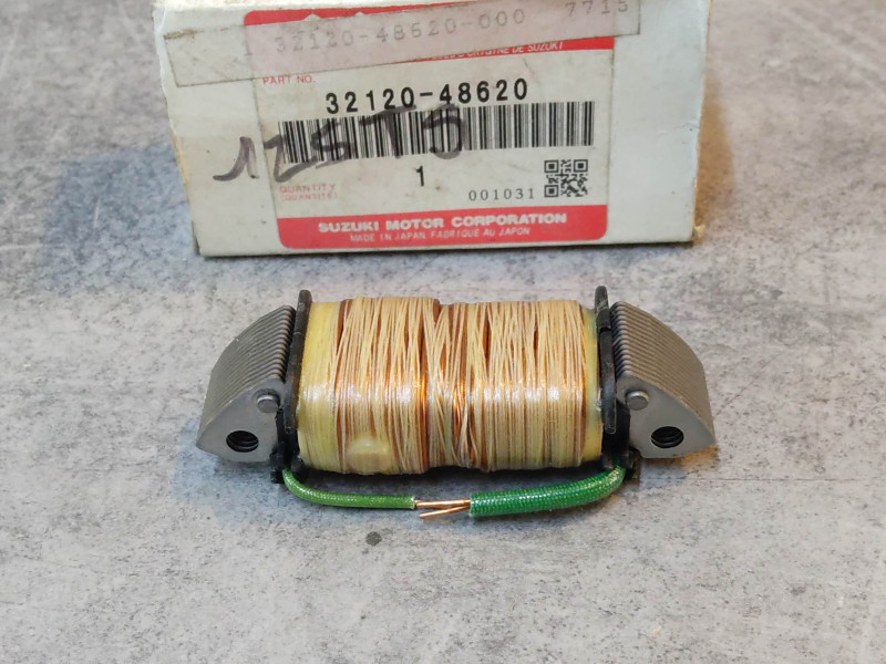 Bobine éclairage GP100 TS125 GP125 FR80 ZR50 TS100 SUZUKI 32120-48620