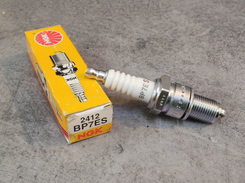 Bougie NGK BP7ES 2412 - Pièce détachée moto Honda